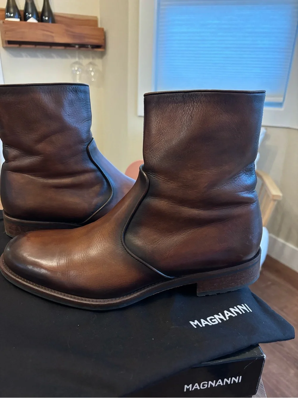 Magnanni Leather Lyon Chelsea Boot